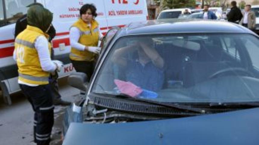 Devriye Gezen Polis Otomobili Kaza Yaptı: 3'&uuml; Polis 4 Yaralı