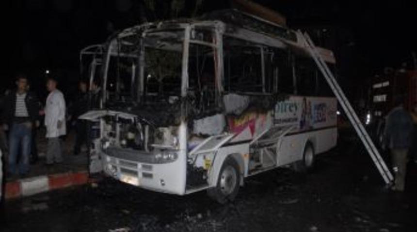 Seyir Halindeki Halk Otob&uuml;s&uuml; Yandı