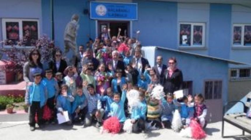 &Ouml;demiş Belediyesi, &Ccedil;ocuklara Bin &Ccedil;ift Ayakkabı Dağıttı