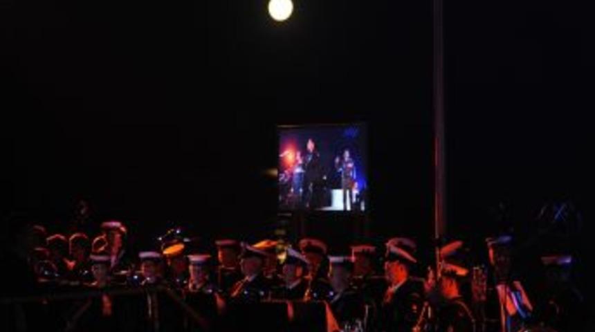 Binlerce Anzak, Şafak Ayininde Buluştu