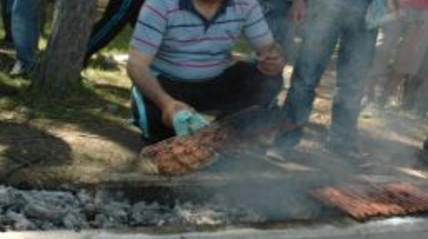 Ybo &Ouml;ğrencileri Mangal Partisinde Stres Attı