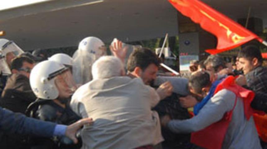 İzmir'de soykırım arbedesi