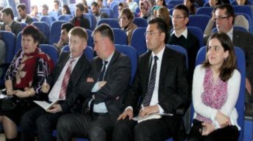 Ar&uuml;&rsquo;de &ldquo;teknoloji Ve Dil&rdquo; Konferansı