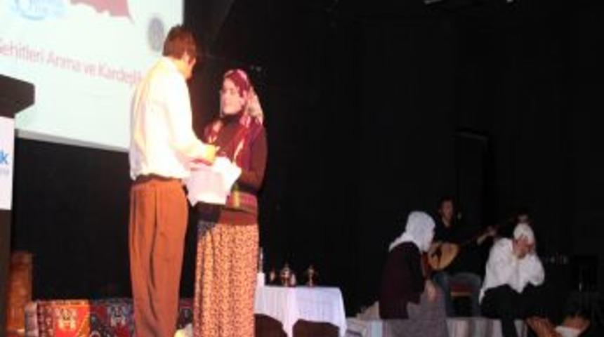 Şehit Ve Kardeşlik Gecesinde Duygu Seli