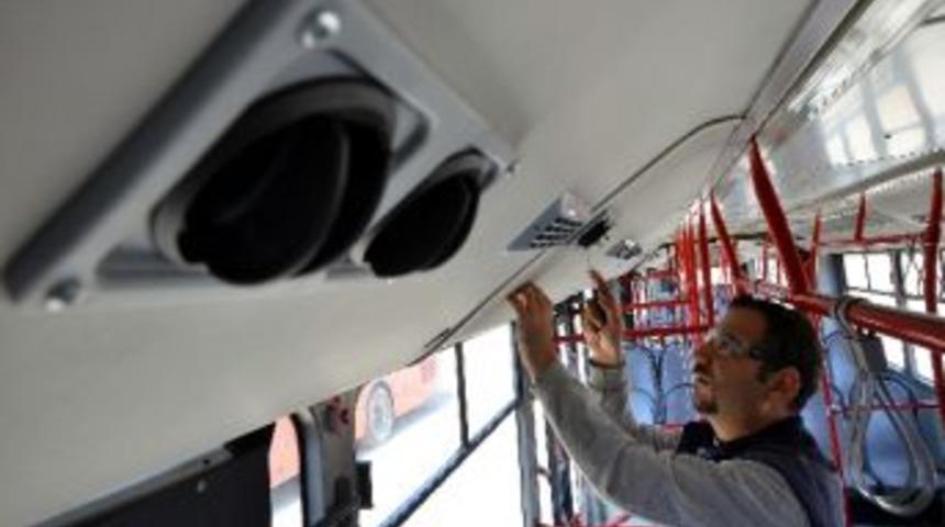 İzmirli Otob&uuml;ste Serinleyecek
