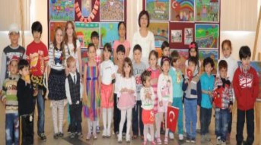 Aydınlı Minikler Resimdeki H&uuml;nerlerini Sergiledi
