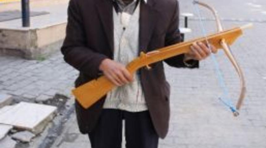 Meraklılarına 'kuş Temel'i Yapıyor