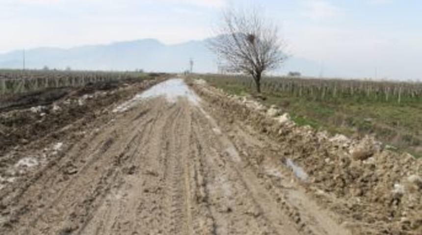 &Uuml;&ccedil;&uuml;nc&uuml; Eylemden Sonra Bozuk Yol D&uuml;zeltiliyor