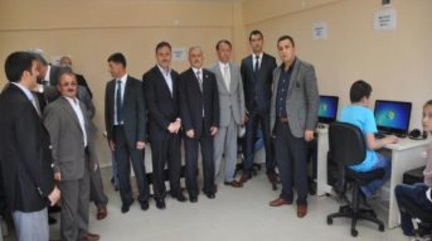 Kartepeli &Ccedil;ocuklara Bayram Hediyesi