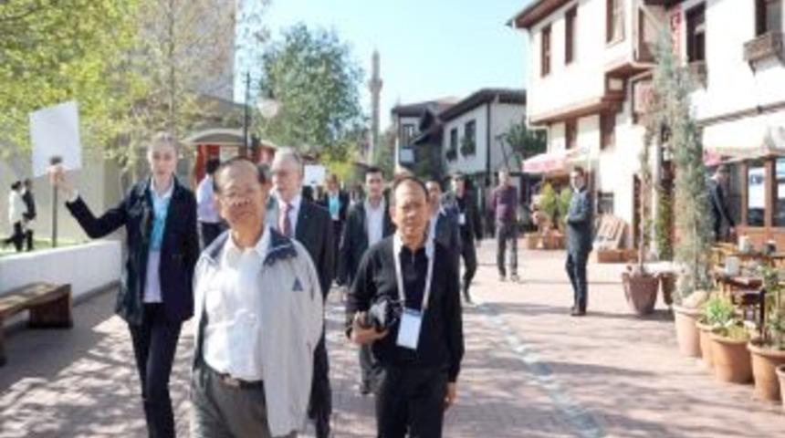 9 &Uuml;lkenin Anayasa Mahkemesi Başkanları Hamam&ouml;n&uuml;&rsquo;nde