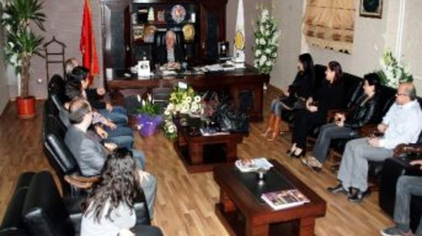 Gaziantep Egeliler K&uuml;lt&uuml;r Dayanışma Ve Yardımlaşma Derneği&rsquo;nden Ak Parti&rsquo;ye Ziyaret