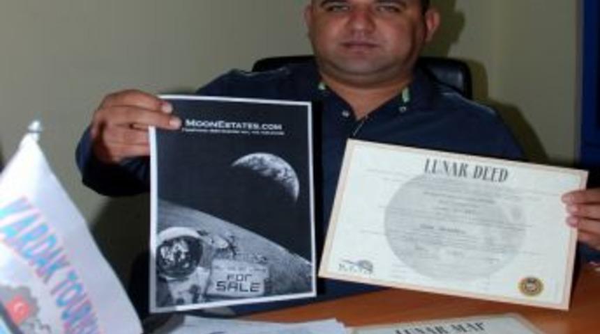 Ay'daki Arsasını G&ouml;rmek İ&ccedil;in Uzaya Gidecek