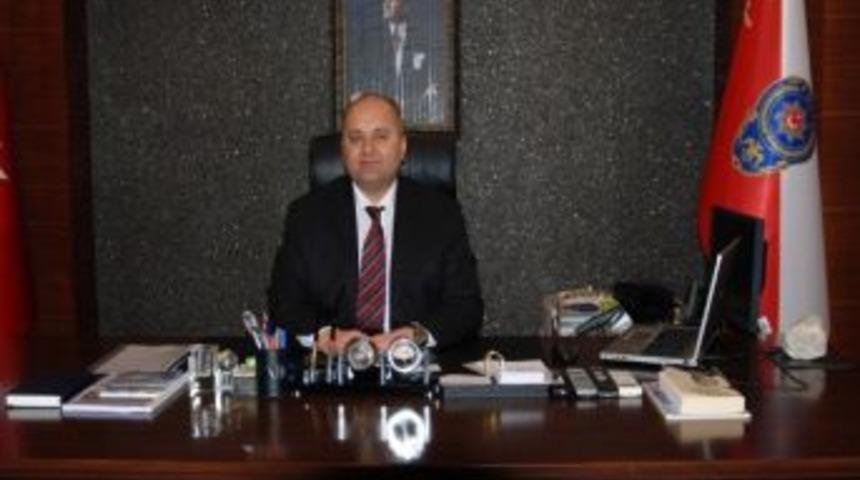 Kayseri-sivas Ma&ccedil;ında Maytap Ve K&uuml;f&uuml;rl&uuml; Pankarta 16 G&ouml;zaltı