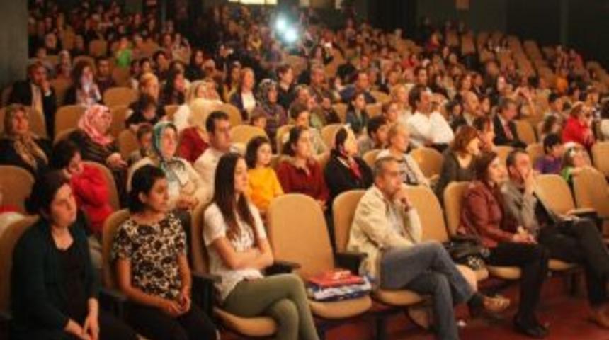 &Ccedil;ocuk Korosu Ve Ritm Grubu Konseri İzleyenleri B&uuml;y&uuml;ledi