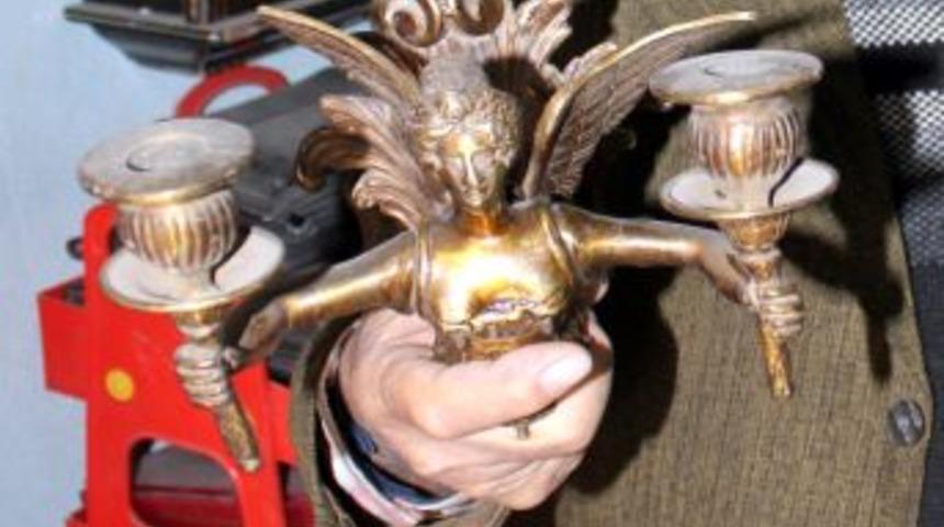 Eski Eşyalara Duyduğu Hayranlığı Meslek Haline Getirdi