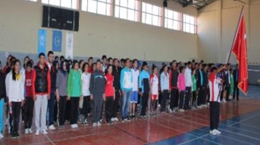 Doğu Ve G&uuml;neydoğu Badminton B&ouml;lge Şampiyonası Ahlat&rsquo;ta Başladı