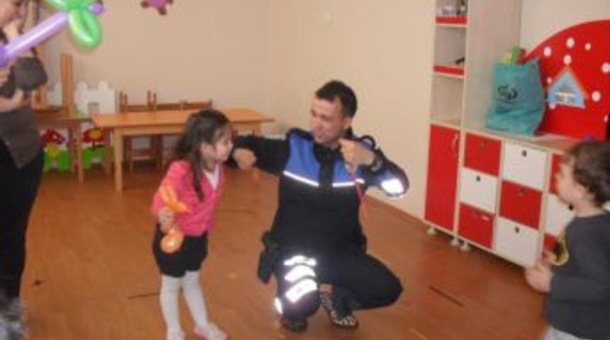 Polisten Miniklere Trafik Eğitimi