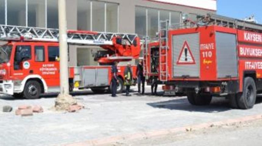 Evin Balkonunda &Ccedil;ıkan Yangın Korkuttu