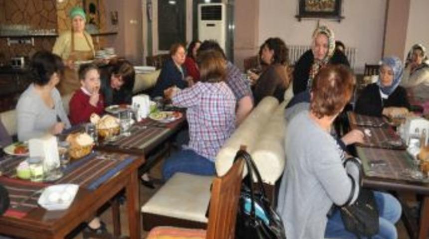 Ak Parti Otizm Hastası &Ccedil;ocuklarla Bir Araya Geldi