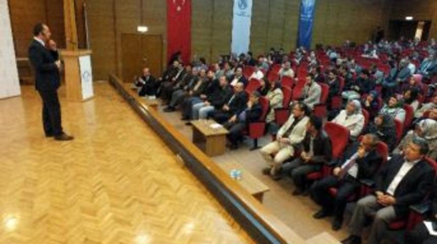 Siyaset Akademisi&rsquo;nde Eğitimler S&uuml;r&uuml;yor