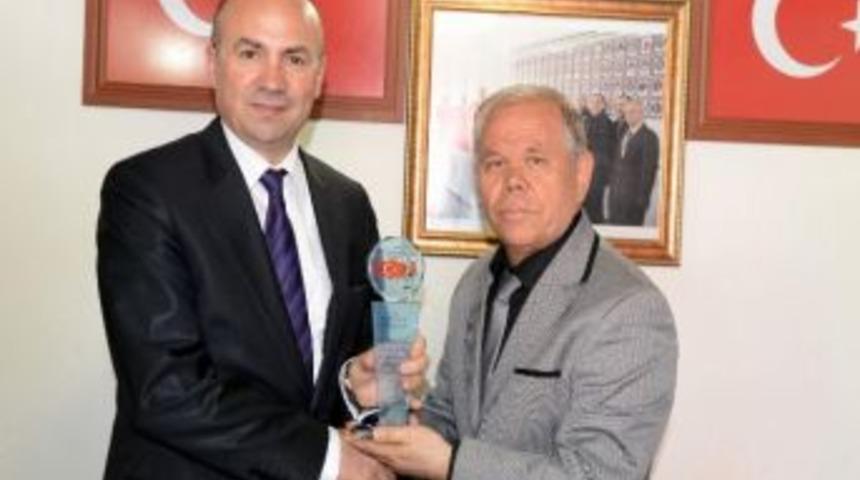 Şehit Aileleri Derneği&rsquo;nden Başkan Erdoğan&rsquo;a Teşekk&uuml;r Plaketi