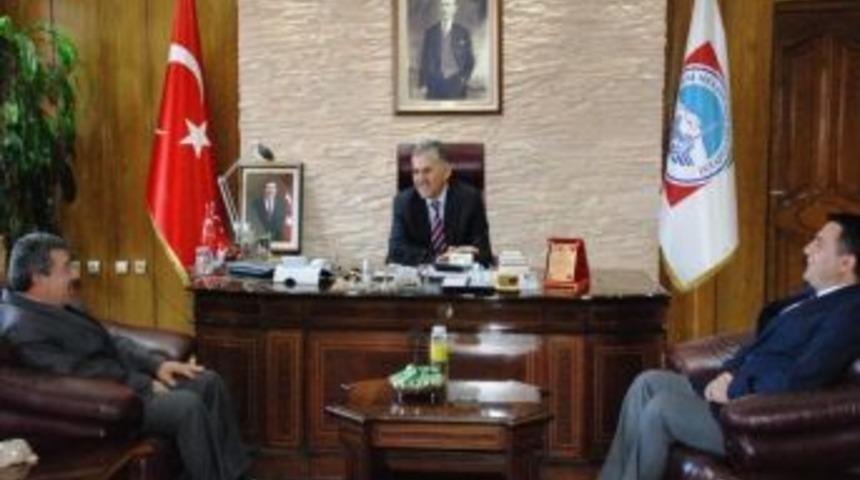 B&uuml;y&uuml;kkılı&ccedil;&rsquo;a Eğitime Vermiş Olduğu Desteklerden Dolayı Teşekk&uuml;r Plaketi Verildi