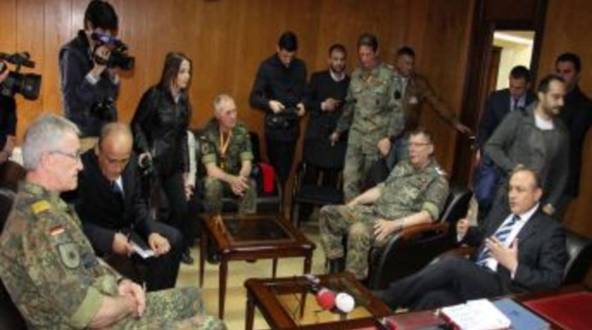 Alman Komutandan Vali Kızılcık'a Ziyaret