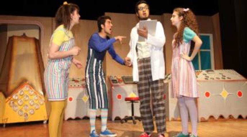 Seyhan Belediyesi'nin &lsquo;23 Nisan Festivali&rsquo; S&uuml;r&uuml;yor