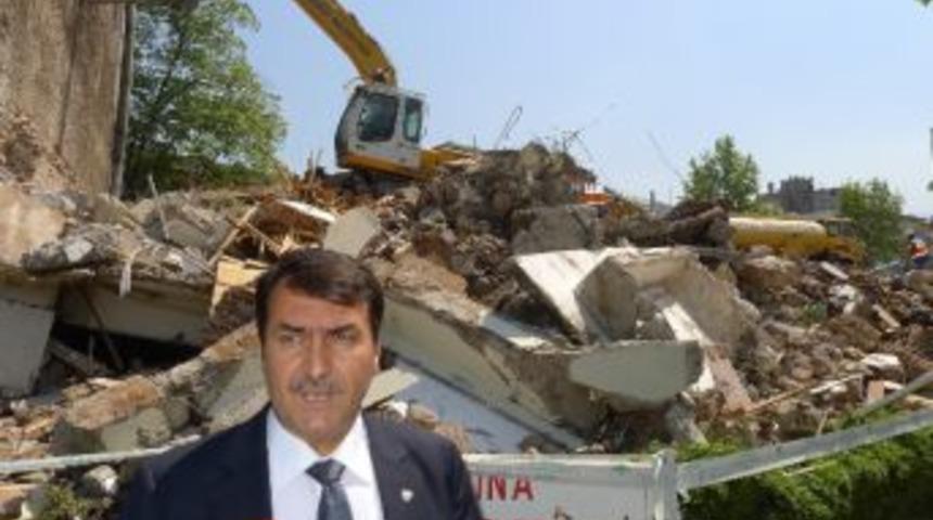 Kent Meydanı'nda Yıkımlar Başladı
