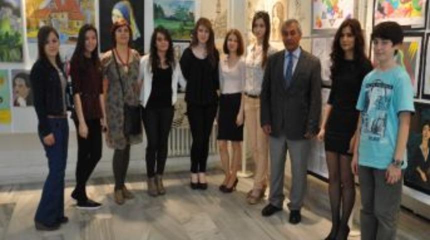 Lise &Ouml;ğrencilerinden Resim Sergisi