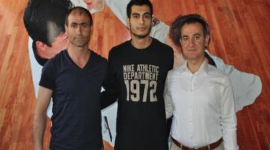 Malatyalı Milli Tekvandocu, Anadolu &Uuml;niversitesi'e Şampiyonluk Kazandırdı