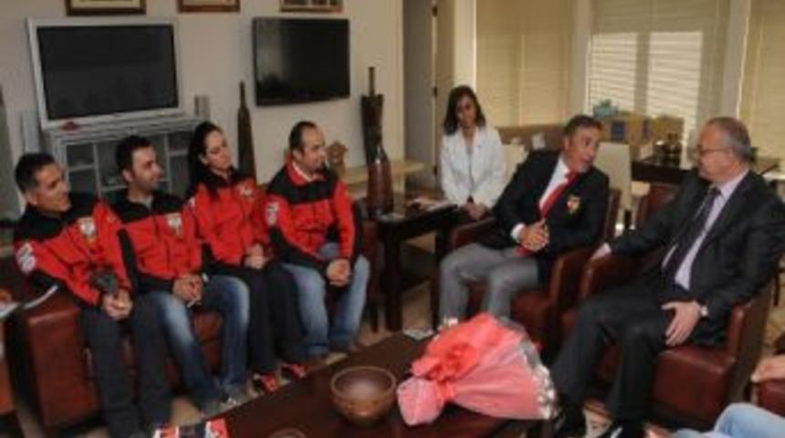 Manisa Belediyesi&rsquo;nden Akut&rsquo;a Projeksiyon Ve Bilgisayar Desteği