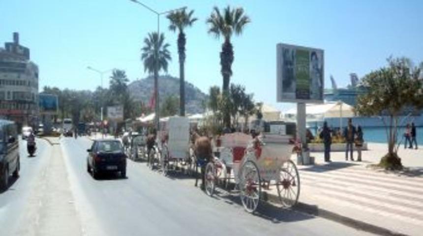 Kuşadası&rsquo;nda Fayton Sefası Başladı