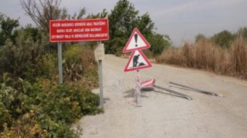 K&uuml;&ccedil;&uuml;k Menderes K&ouml;pr&uuml;s&uuml;nden Ge&ccedil;iş Yasaklandı