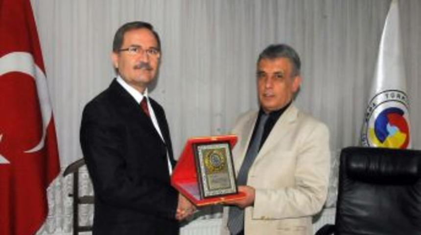 MTO Başkanı Sinecem'den Ali &Ccedil;elik'e Plaket