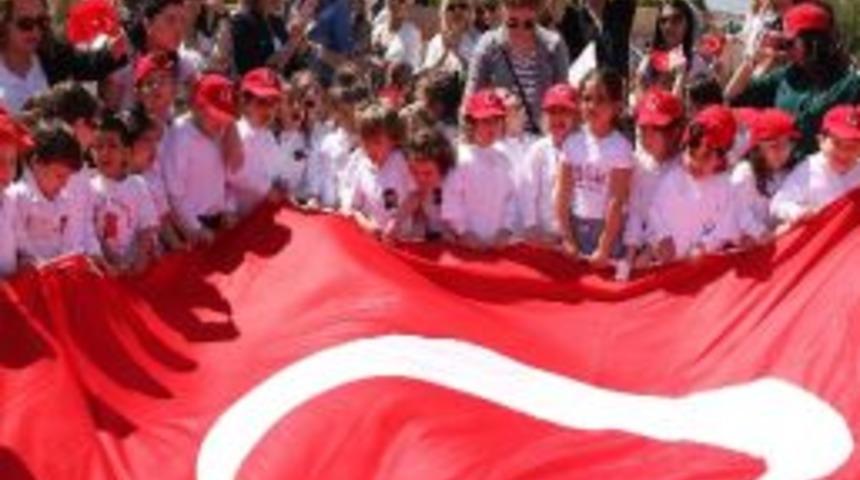 Bir Şenlik En Minikler İ&ccedil;in