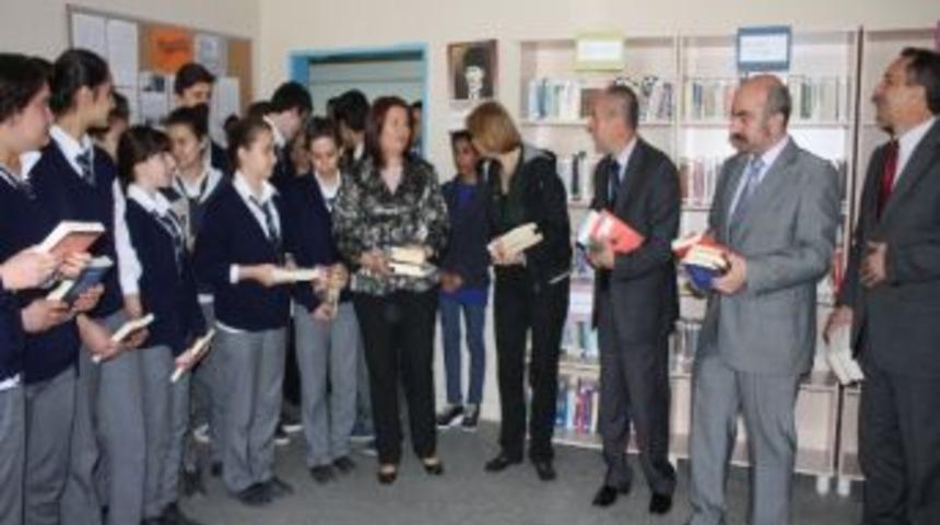 Edirne Belediyesinden Okullara Kitap Yardımı