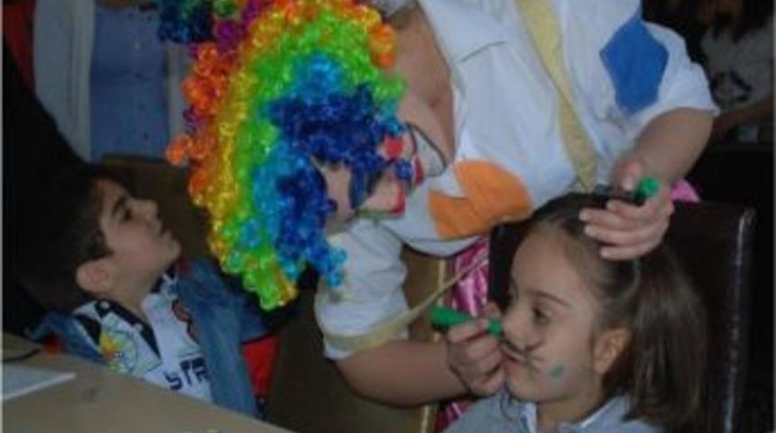 B&uuml; &Ouml;ğrencilerinden Miniklere Ş&ouml;len