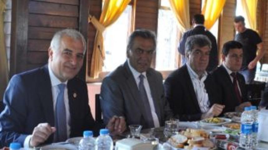 Chp İzmır İzmir Teşkilatı, Torbalı'da Muhtarlarla Bır Araya Geldı