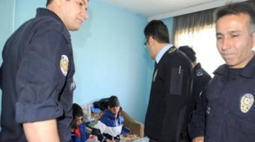 3 Madde Bağımlısı Gen&ccedil;, Enkaz Altında Kalmaktan Son Anda Kurtarıldı