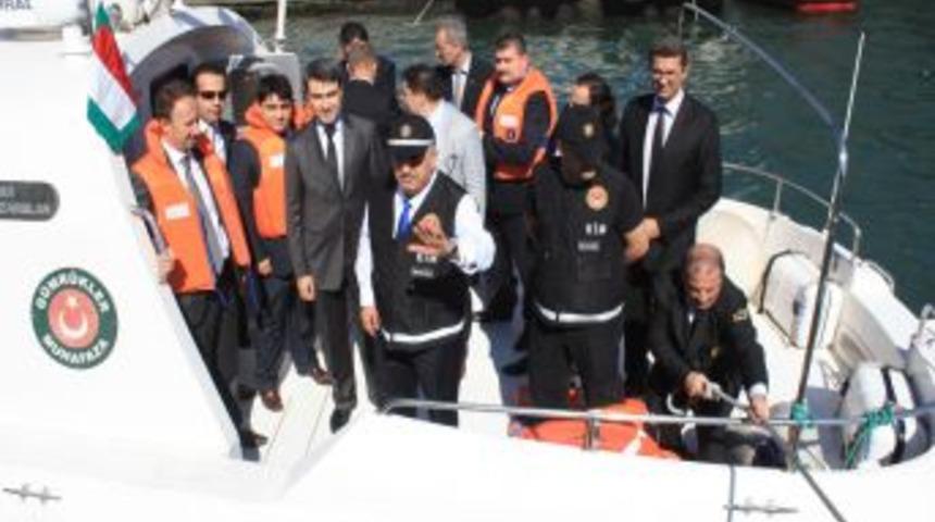 Bakan Yazıcı Botla Denizdeki Akaryakıt Platformlarını Denetledi