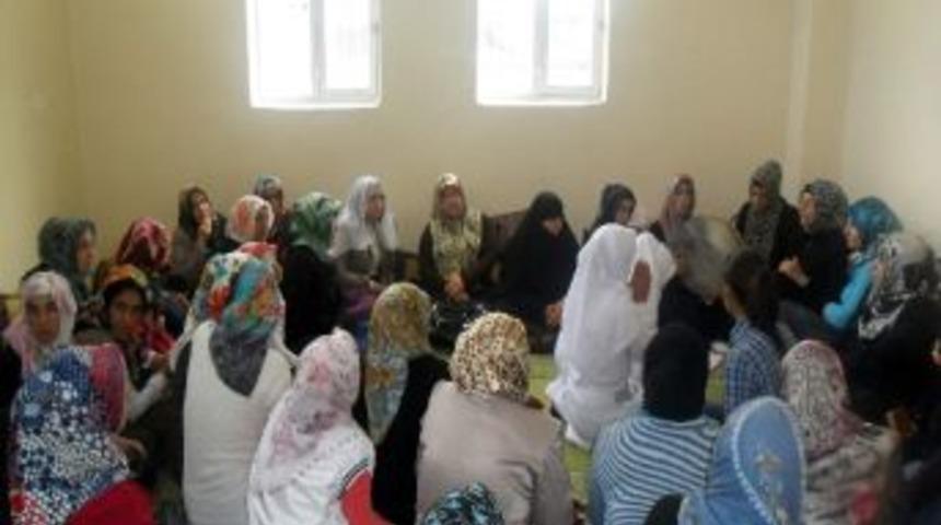 Ak Partili Kadınlardan Kutlu Doğum Etkinliği