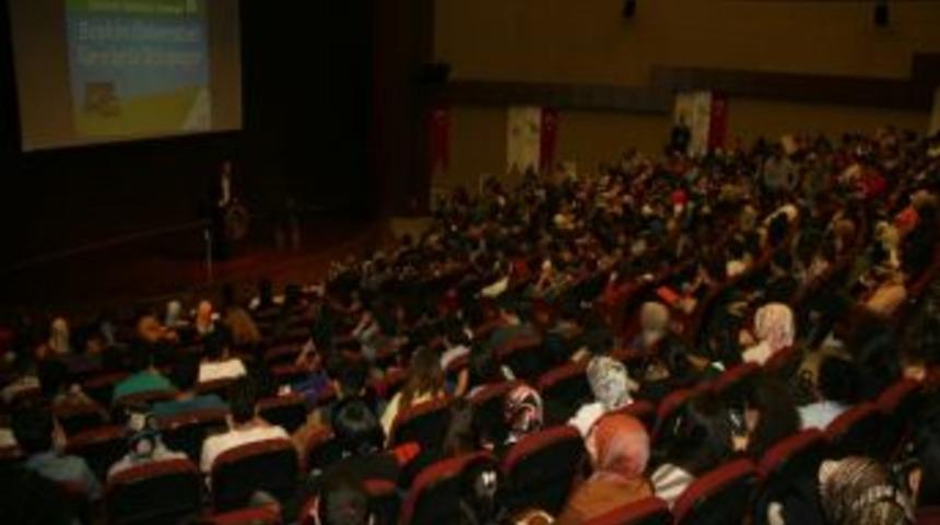 Başkan Bayram &Uuml;niversite Gen&ccedil;liği İle Bir Araya Geldi