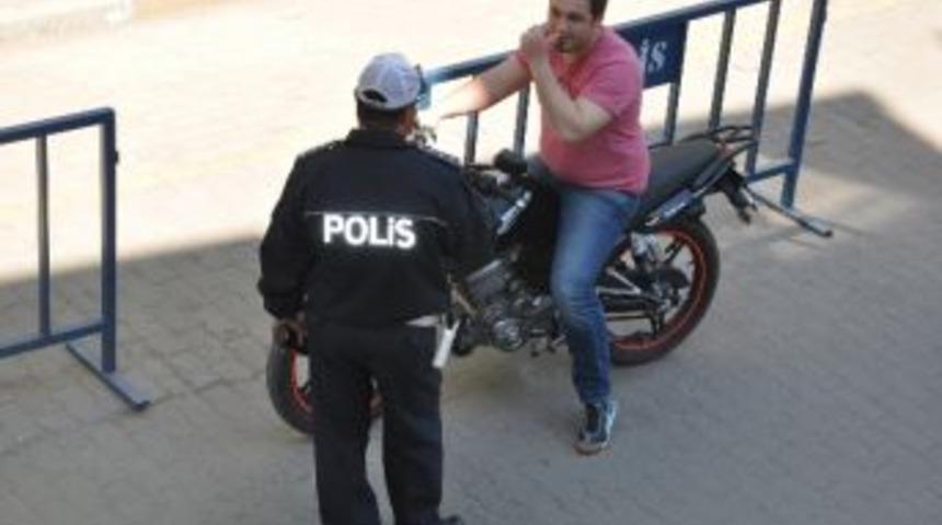 Polis Yoldan Ge&ccedil;en Motosikletlilere Eğitim Verdi