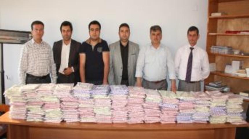 Öğretmenlere "hz. Muhammed’in Hayatı" İsimli Kitap Dağıtıldı