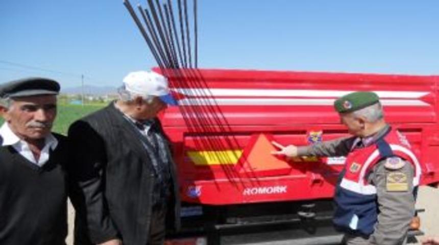 Aksaray'da Jandarmadan &Ccedil;ift&ccedil;iye Trafik Eğitimi