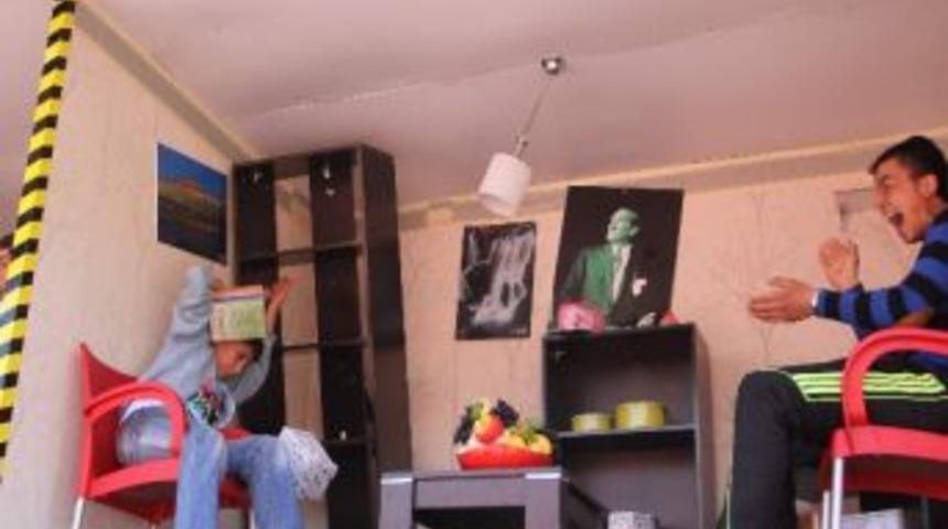 &Ouml;ğrenciler Deprem Tır&rsquo;ında Korkulu Anlar Yaşadı