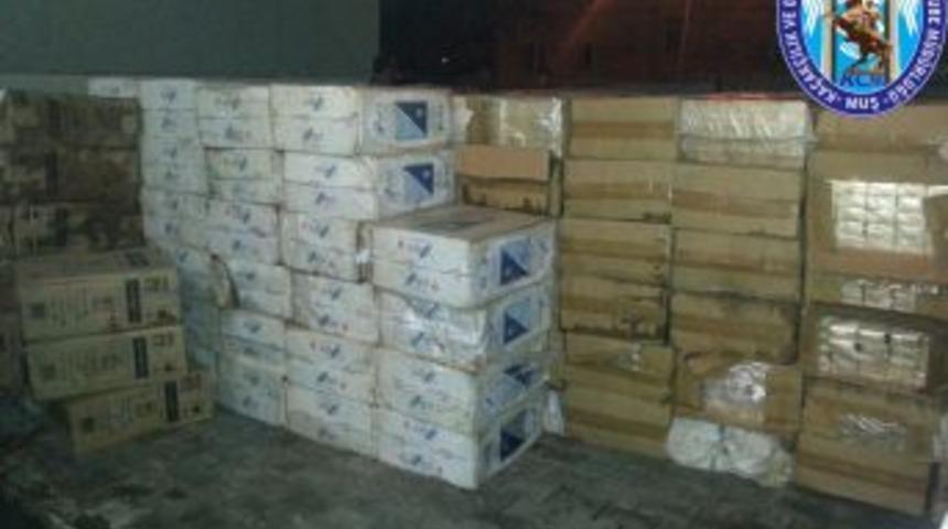 Hurda Y&uuml;kl&uuml; TIR'dan 120 Bin Paket Ka&ccedil;ak Sigara &Ccedil;ıktı