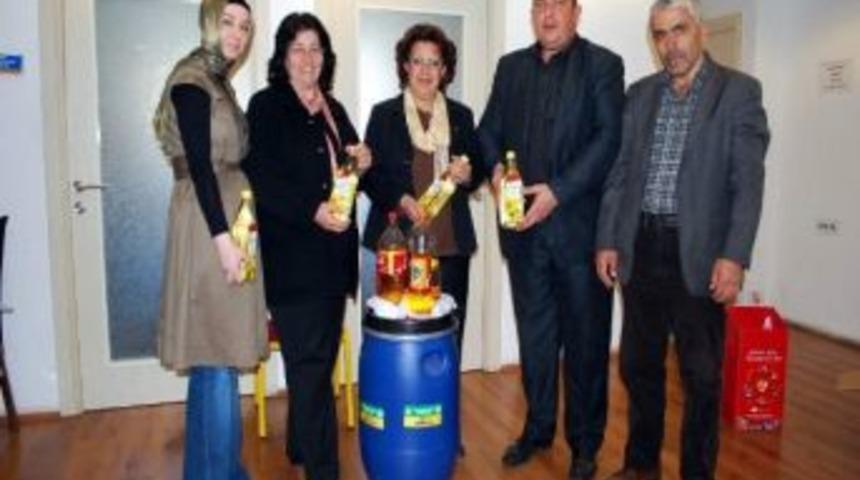 Ak Parti Tepebaşı Kadın Kolları Başkanlığı'ndan Atık Yağ Kampanyasına Destek