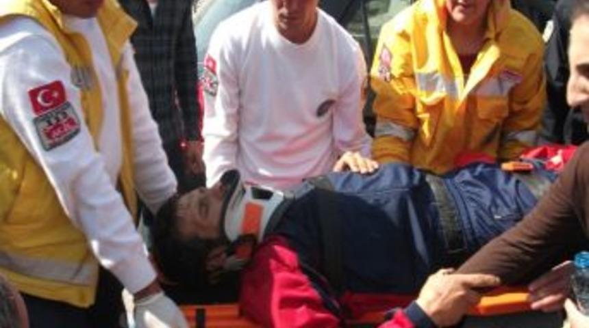 Akyazı'da Trafik Kazası: 3 Yaralı